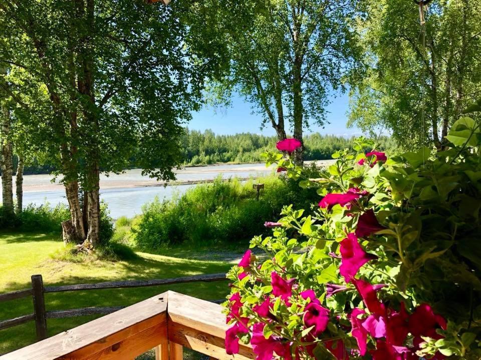 Susitna River Lodging, Riverside Cabins Талкитна Экстерьер фото