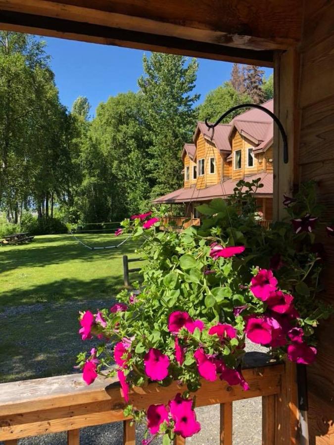 Susitna River Lodging, Riverside Cabins Талкитна Экстерьер фото